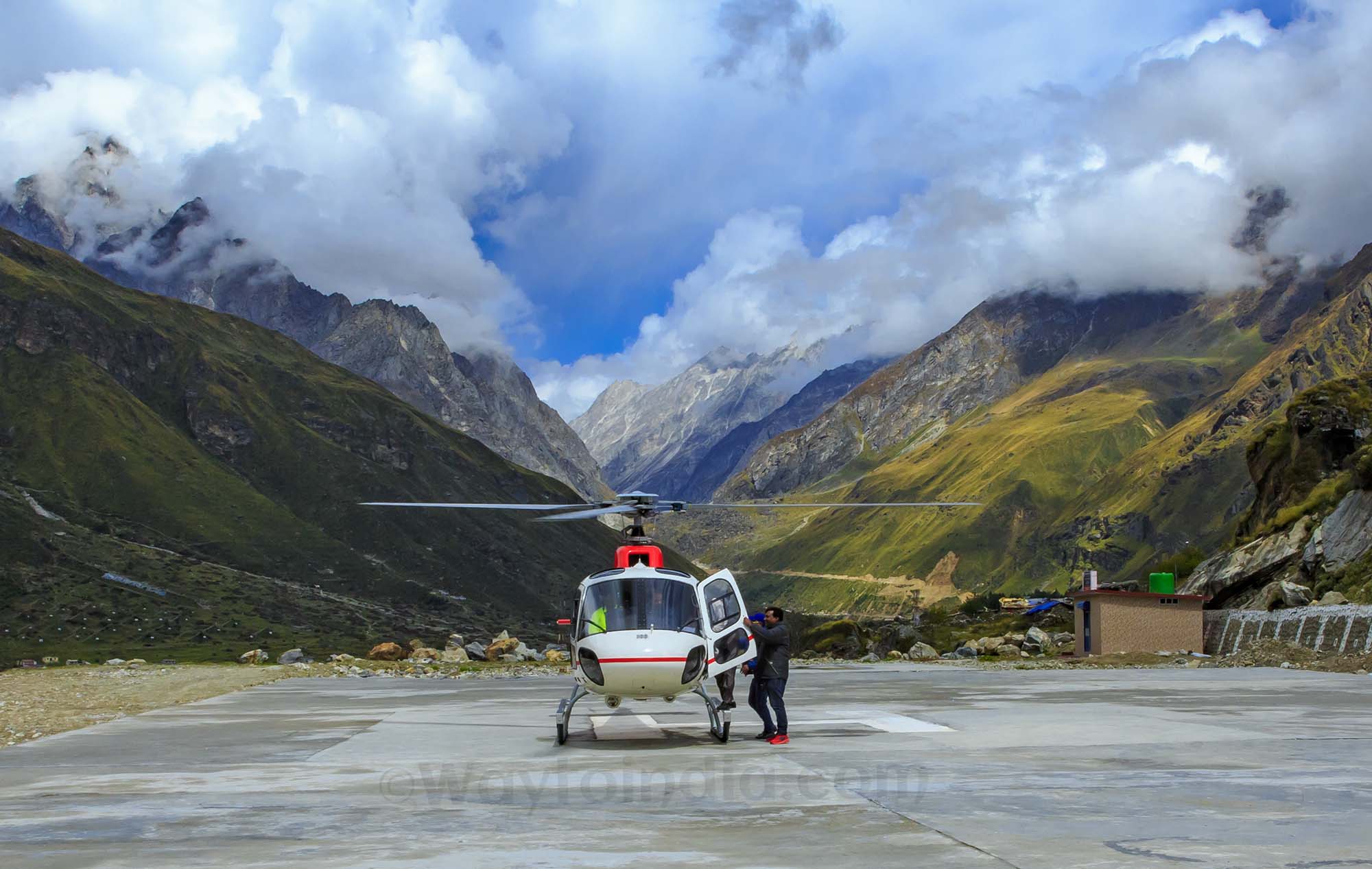 badrinath kedarnath tour package by helicopter